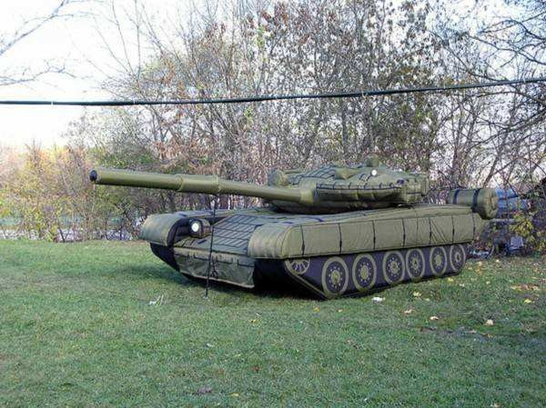 拉萨陆地军事假目标坦克